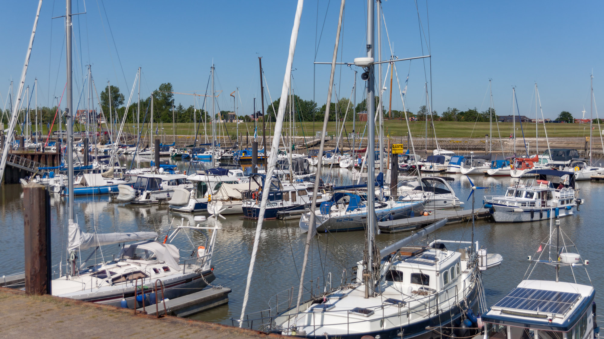 Horumersieler Hafen bei Dämmerung